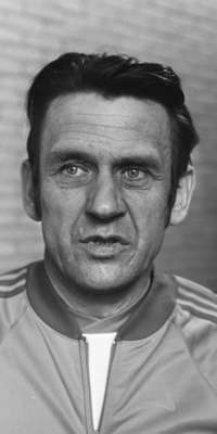 Jan Zwartkruis, Dutch football coach (national team)., dies at age 87